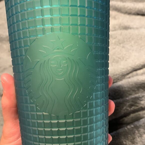 Starbucks 2022 winter green gridded soft touch studded venti tumbler - Picture 3 of 4